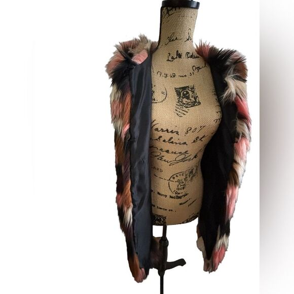 Cara Faux Fur Boho Multi Colored Vest NWOT Size M/L - Picture 3 of 9